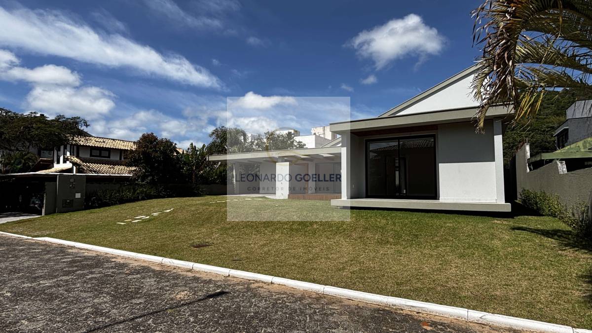  - Casa de Alto Padrão em Condomínio Fechado no Campeche | A Poucos Passos do Mar e Novo Campeche