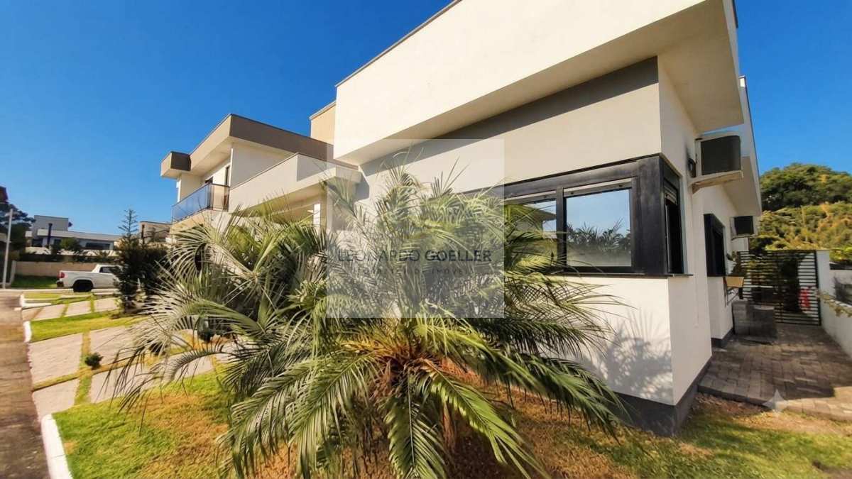  - Uma Raridade no Campeche: Casa Térrea Exclusiva em Condomínio Fechado com Amplo Terreno