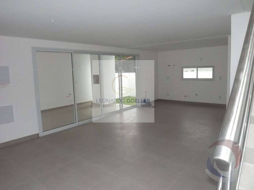  - Casa com 3 quartos no Sul da Ilha em loteamento sem saída e cercado pela natureza