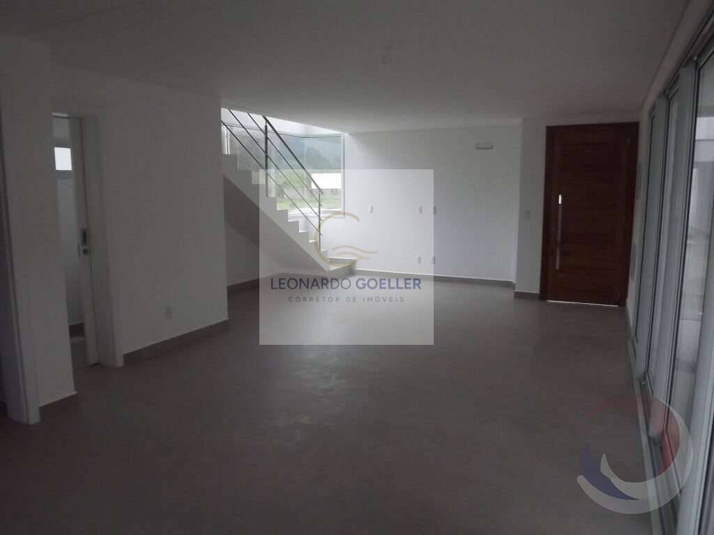 - Casa com 3 quartos no Sul da Ilha em loteamento sem saída e cercado pela natureza