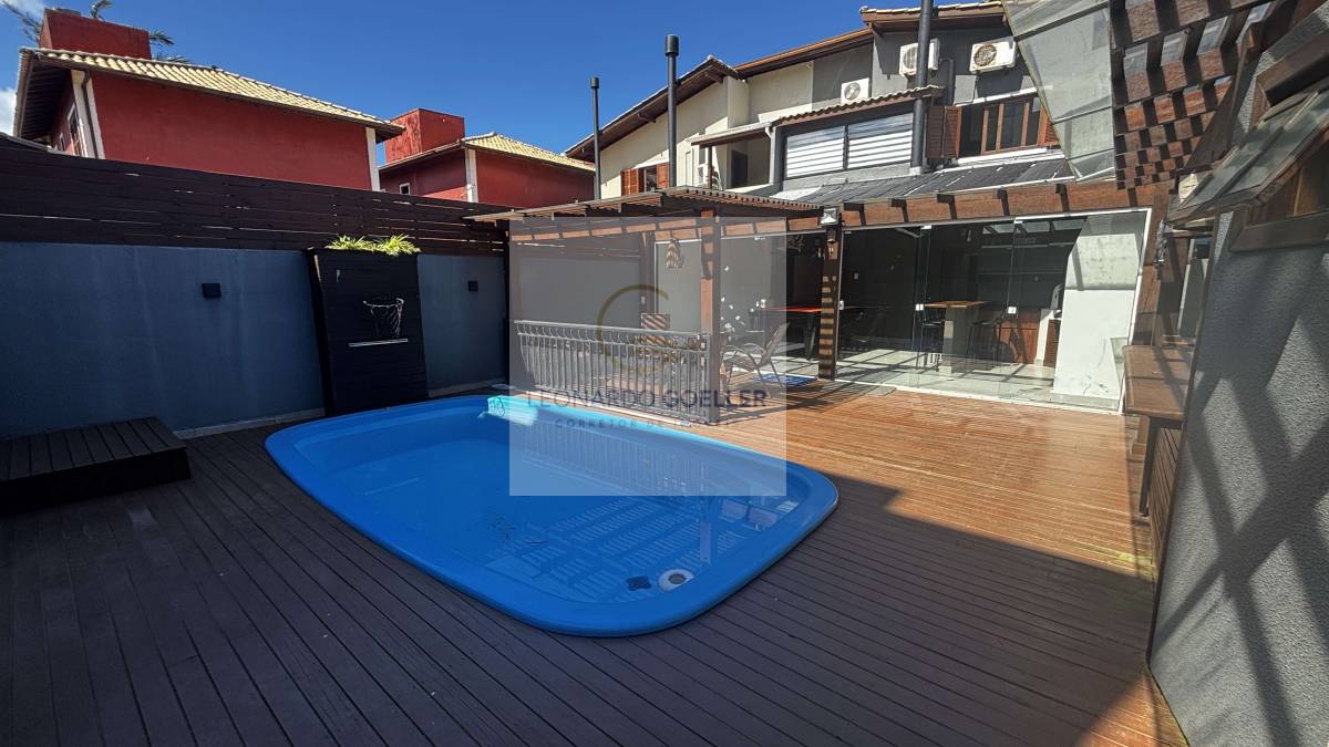 - Casa à venda no Rio Tavares com piscina e trilha para o mar