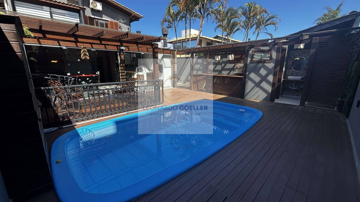 Casa à venda com 3 quartos, 249,00m² - Rio Tavares,Florianópolis