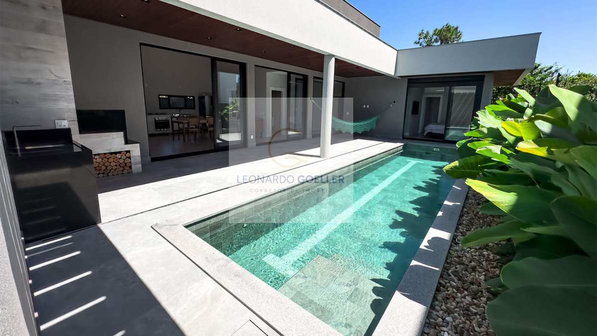 Casa à venda com 3 quartos, 258,78m² - Campeche,Florianópolis