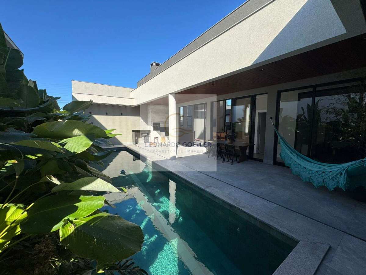 Casa à venda com 3 quartos, 258,78m² - Campeche,Florianópolis