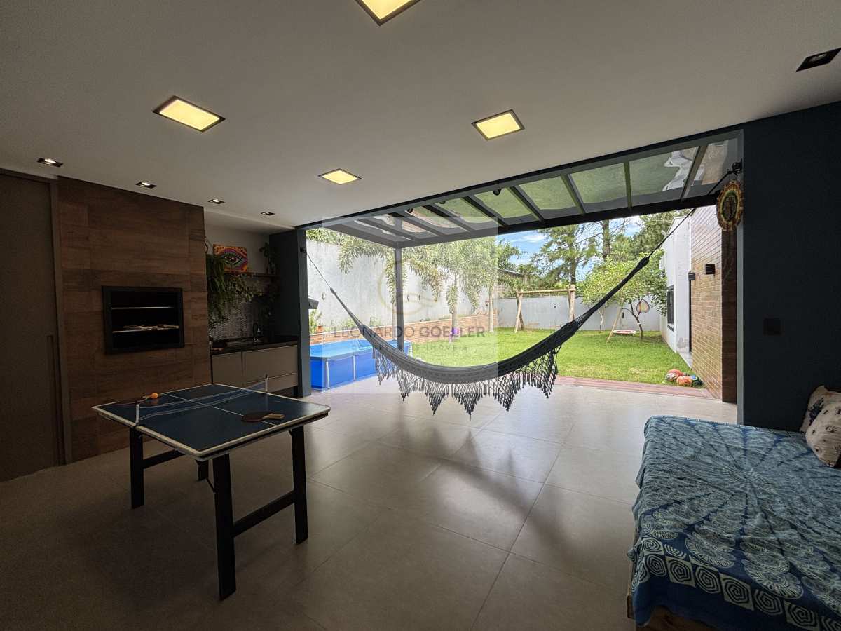Raridade no Campeche: casa térrea com 4 dormitórios, amplo jardim e espaço gourmet. - Leonardo Goeller Especialista Imobiliário