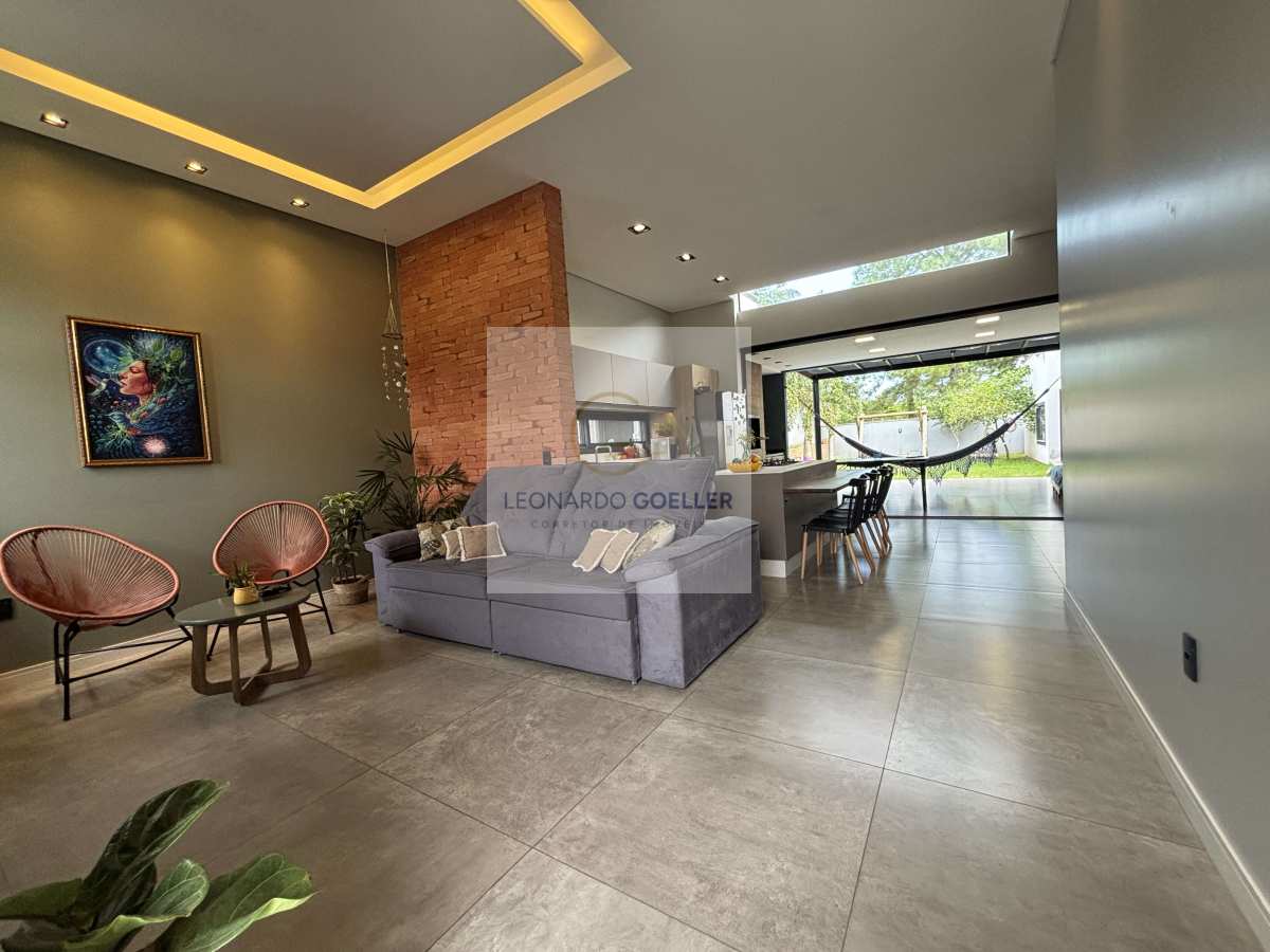 - Raridade no Campeche: casa térrea com 4 dormitórios, amplo jardim e espaço gourmet.