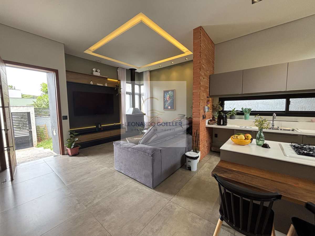  - Raridade no Campeche: casa térrea com 4 dormitórios, amplo jardim e espaço gourmet.