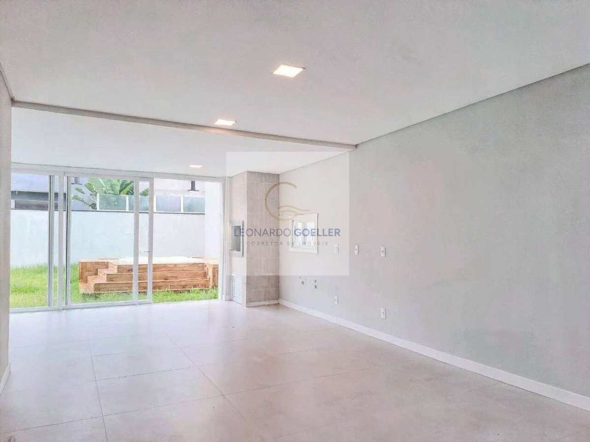  - Casa à venda com 3 suítes com Jardim e Jacuzzi no Campeche, Florianópolis - SC