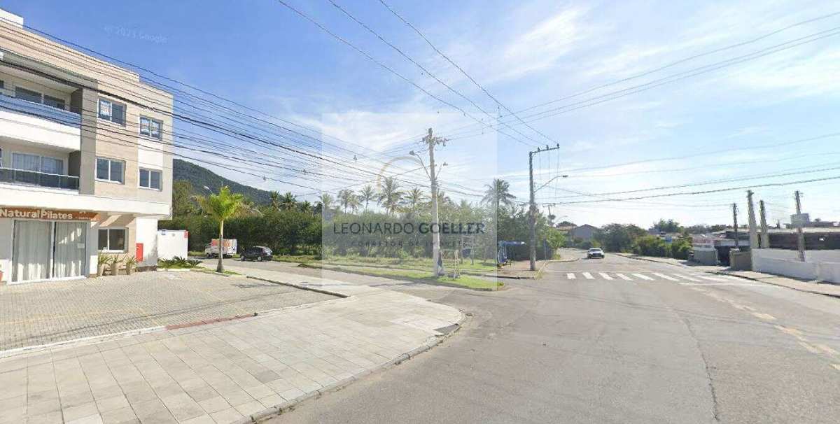  - Terreno dentro de Loteamento urbanizado e planejado junto a natureza, com ruas largas, com muito sol e áreas APP ao redor.