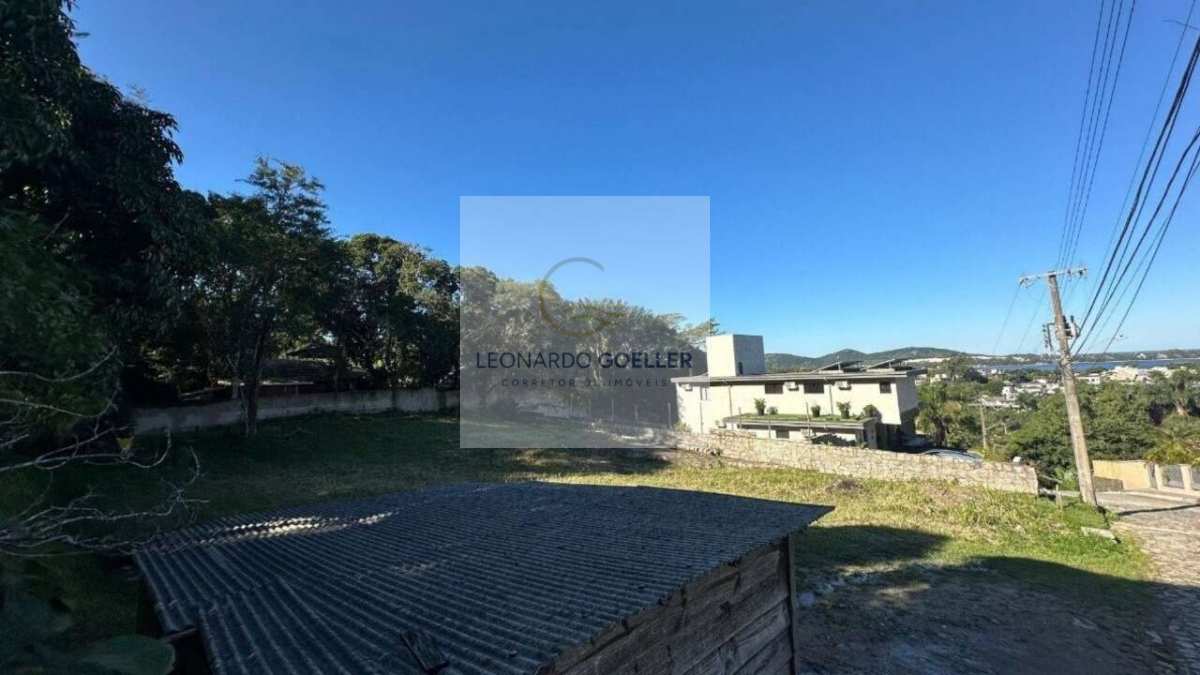  - Terreno com 1.017 m2 em condomínio fechado no bairro Canto da Lagoa